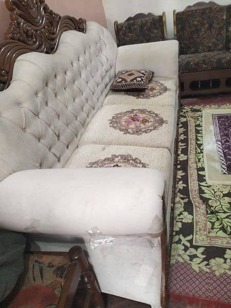 5 seater Sofa Set for sale in good condition 1