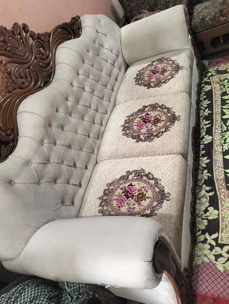 5 seater Sofa Set for sale in good condition 2