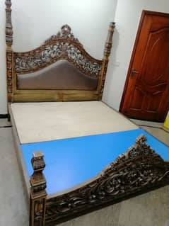 Antique King size Bed Set with Dressing, sidetables and Dewaan