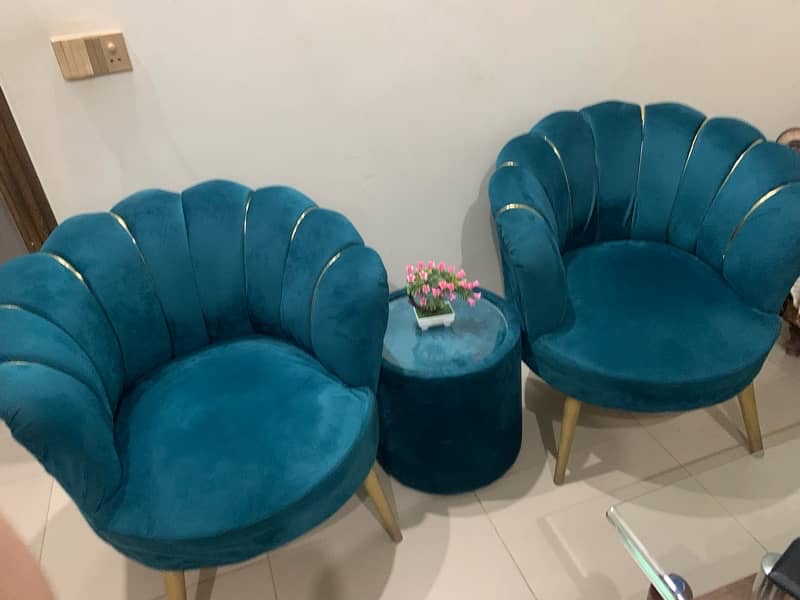 2 Seater sofa chair  condition 10/10 1