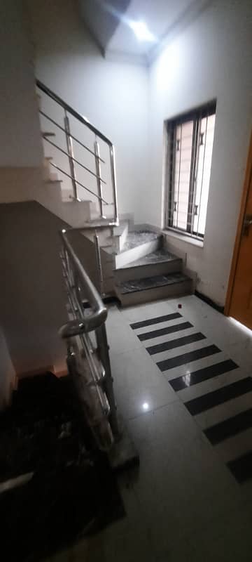 8 MARLA UPPER PORTION FOR RENT IN MILITARY ACCOUNTS COLLEGE ROAD 1