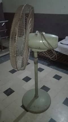 pedestal fan available in good condition  fan moter is in copper 0