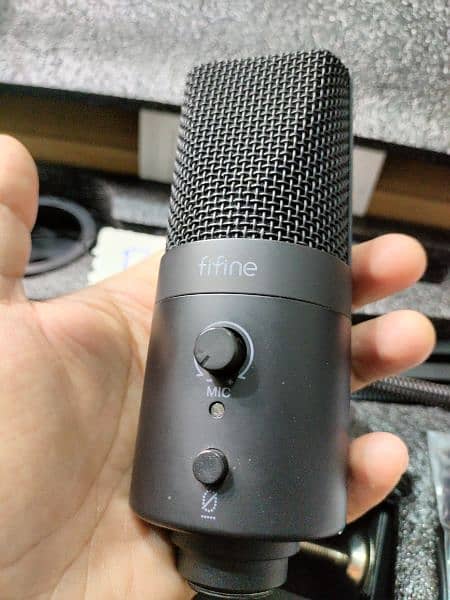 Fifine t683 condenser mic for sale. almost new 10/10 condition. 2