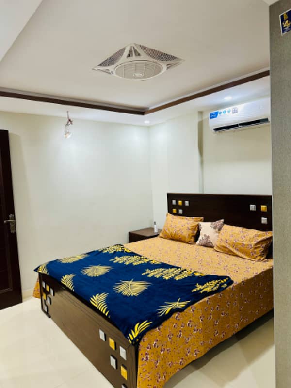 1 bedroom Vip apartman for rent on daily basis in bahria town 1