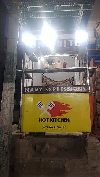 Food cart hot plate and 2 deep fryer 1 14 liter  and dro with lighting 3
