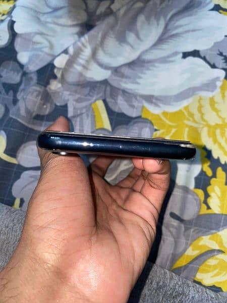 Iphone xR 64gb 10/10 Condition Battery Charge 2