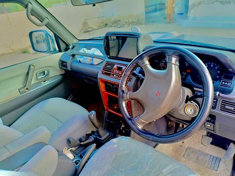 Mitsubishi Pajero 1997 2.4 4