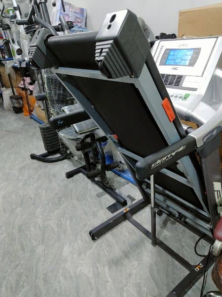 BH TREADMILL JUST LIKE NEW 4 MONTHS BRAND WARRANTEE REMAINING 4