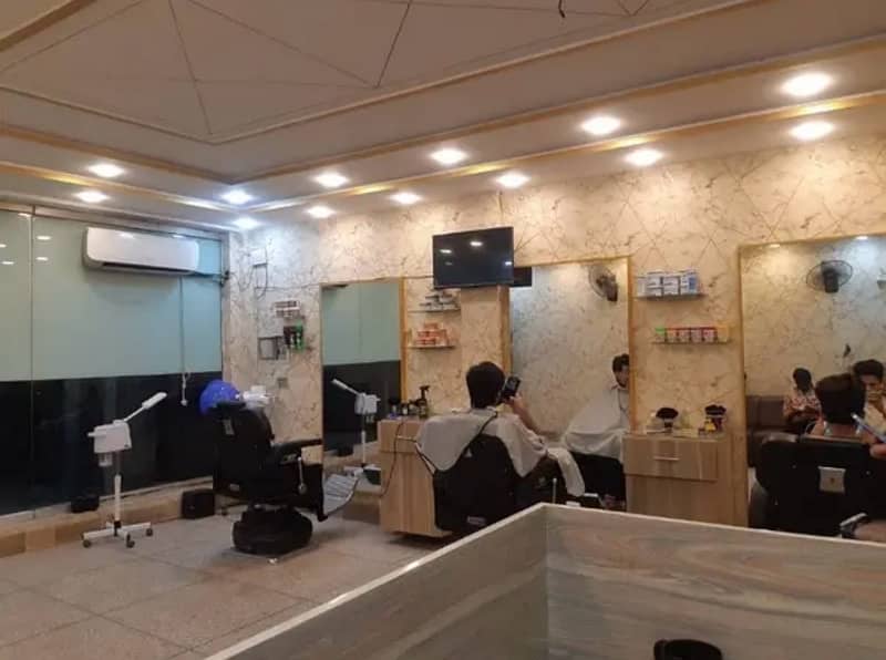 Running salon near UCP hot location for sale with all props and assets 1