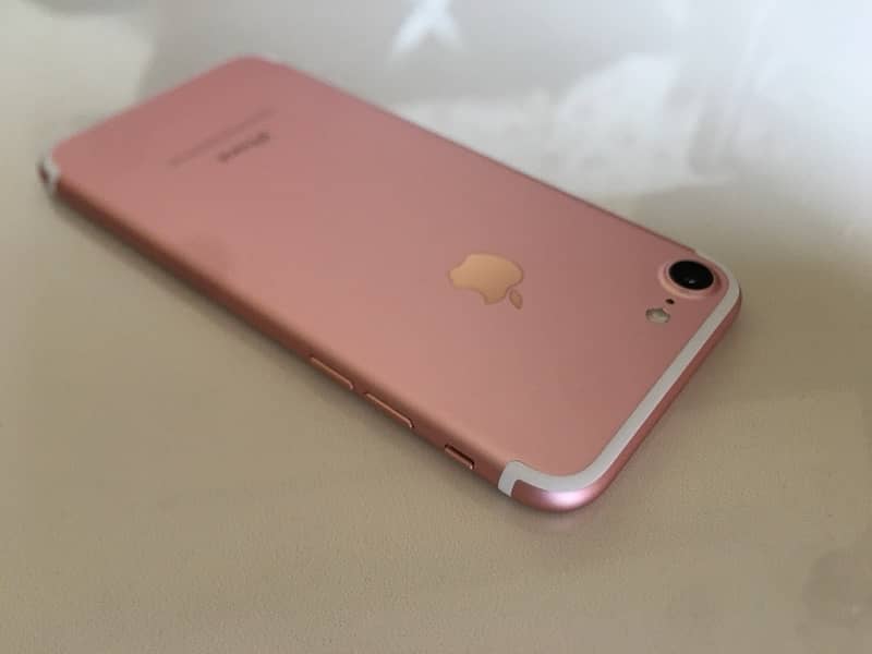 Brand New Condition iPhone 7 128gb Rose Gold PTA APPROVED 7