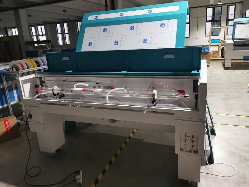 China Brand New Or Slightly Used Co2 Laser Cutting/Engraving Machine 4