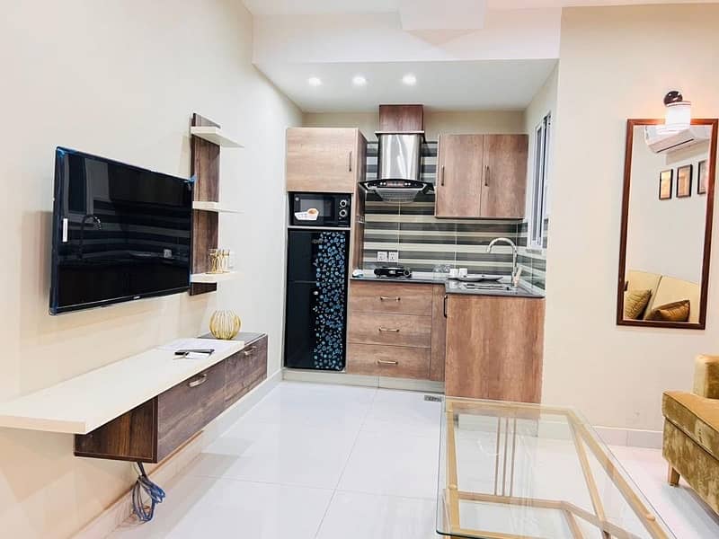 1 Bedroom VIP apartment for rent on daily basis in bahria town 5