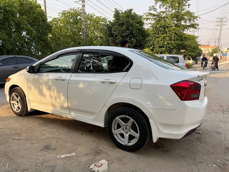 Honda City IVTEC 2017 neat condition extra glossy 9