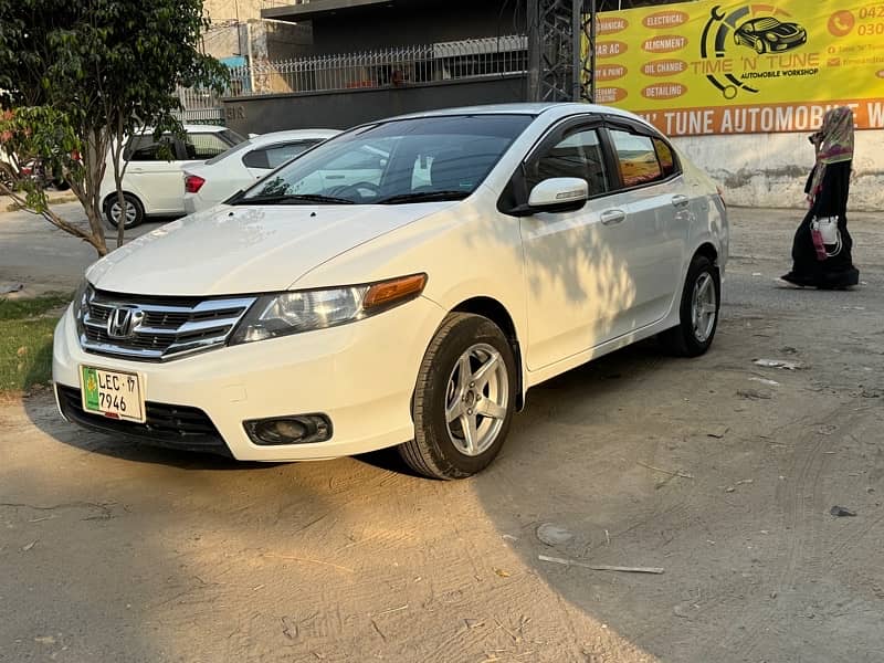 Honda City IVTEC 2017 neat condition extra glossy 10