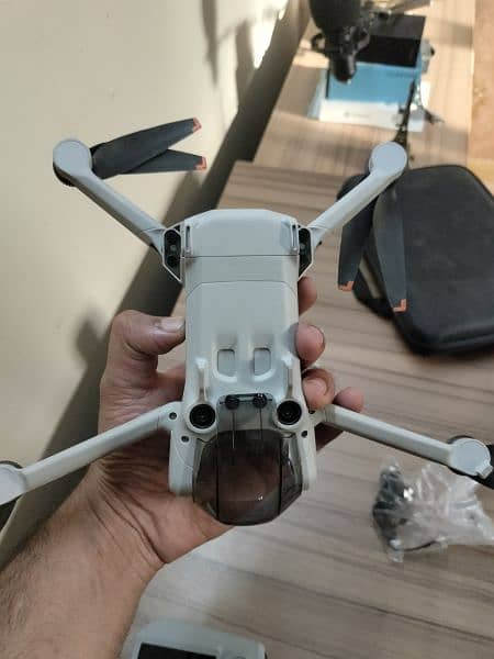 DJI Mini 3 with Fly More Kit 6