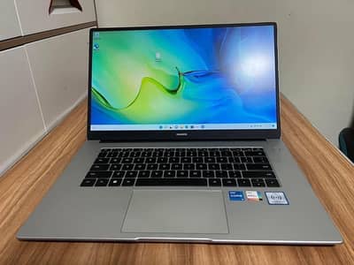 Huawei (Matebook) Core i7 11th gen Quadcore /512GB SSD / 16GB /15-inch