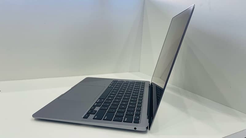 MacBook Air 2020 i5 8gb ram 500gb storage 3
