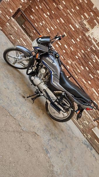 Suzuki GD 110S Model 2021 Karachi Tublees tyre 4