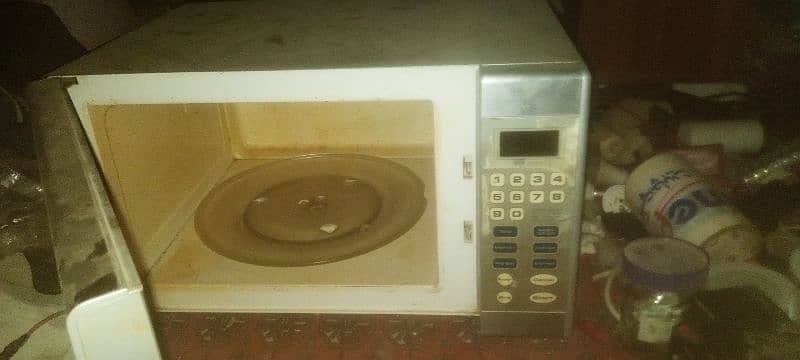 Whirlpool Microwave Oven 1