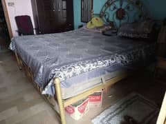 iron bed 0
