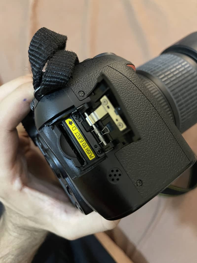 Nikon D90 DSLR Camera with 18-105mm Lens, Mint Condition 6