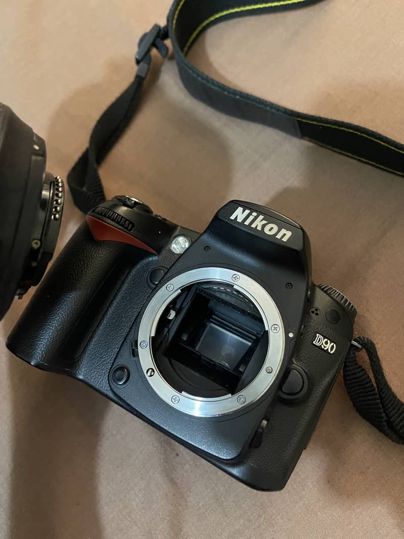Nikon D90 DSLR Camera with 18-105mm Lens, Mint Condition 7