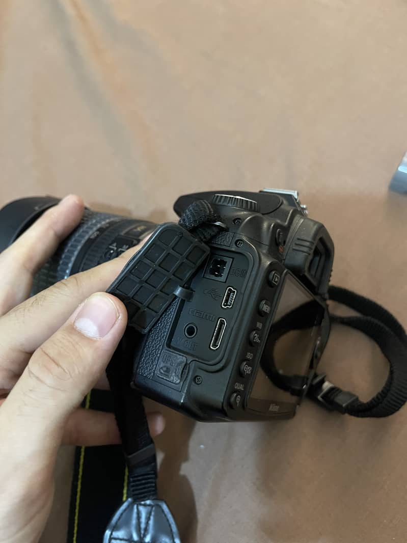 Nikon D90 DSLR Camera with 18-105mm Lens, Mint Condition 9