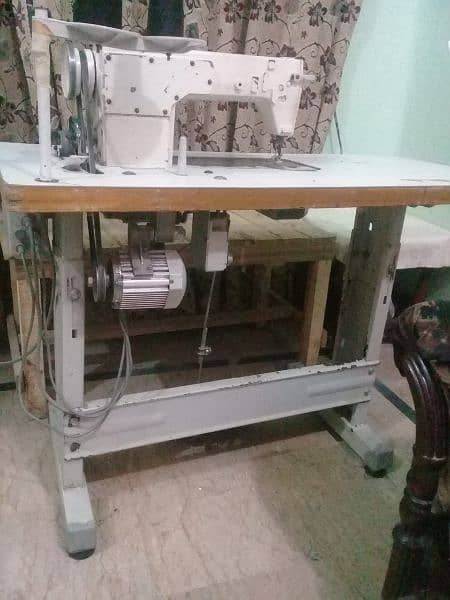 sewing machine with sitting table 1