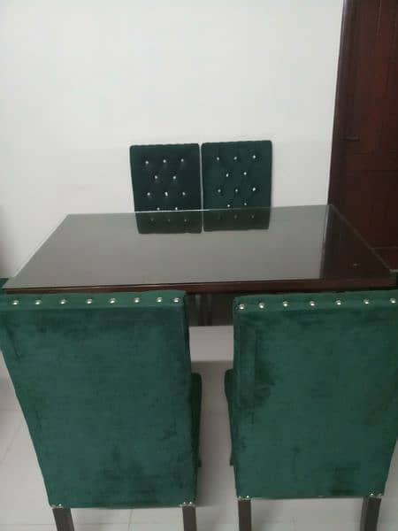 Dining Table reasonable price 4