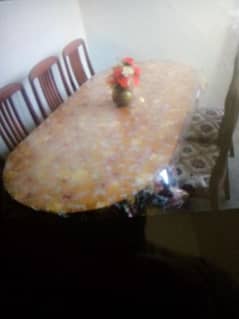 dianing table good condition