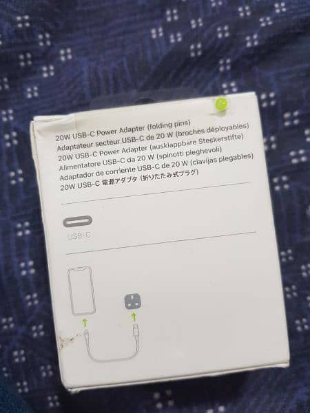 Apple USB-C 20W Power Adopter 1