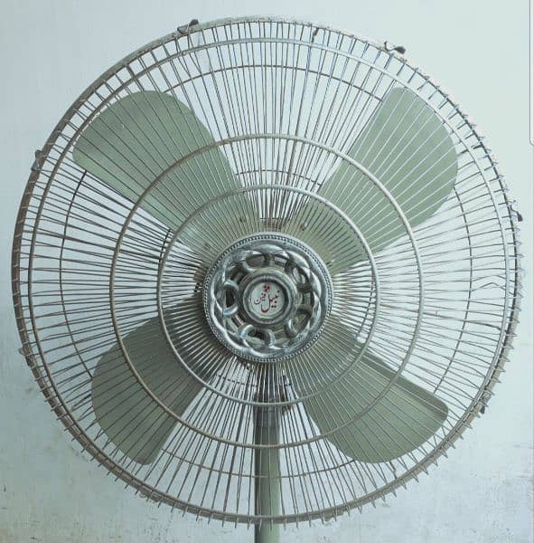 Pedestal Fans in Good condition For sale. 1