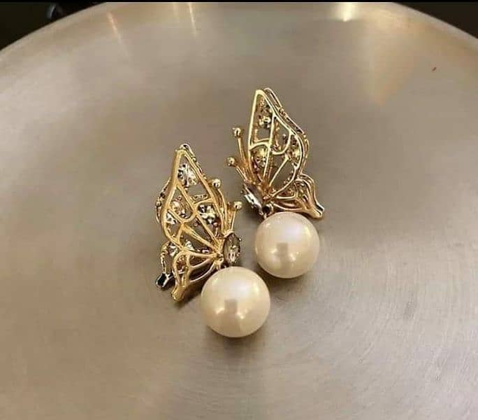 Golden Artificial Butterfly Earrings 4