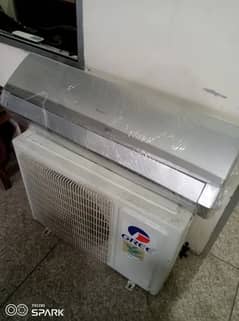 Gree AC and DC inverter 1.5 ton my Wha or call no. 0326___7576-----469