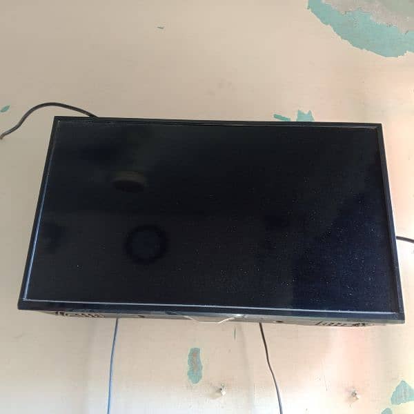 32" LCD for sale in a good condition 4