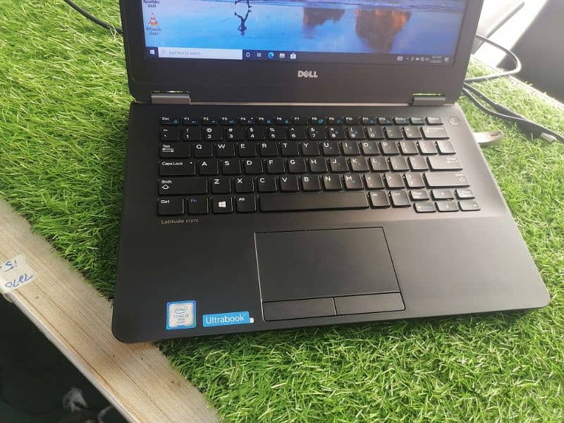 Dell 7270 i5 6th gen 9