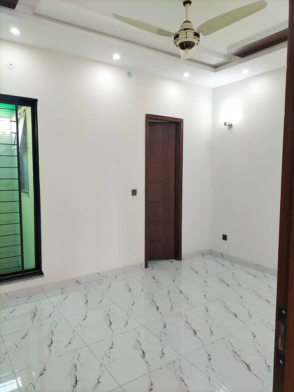 A Well Designed 
Modern House 
Is Up For sale In An Ideal Location In Lahore 14