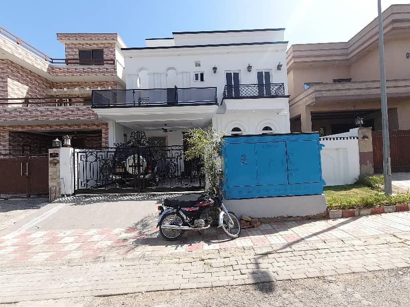 Unoccupied Good Location House Of 10 Marla Is Available For Sale In DHA Defence 0