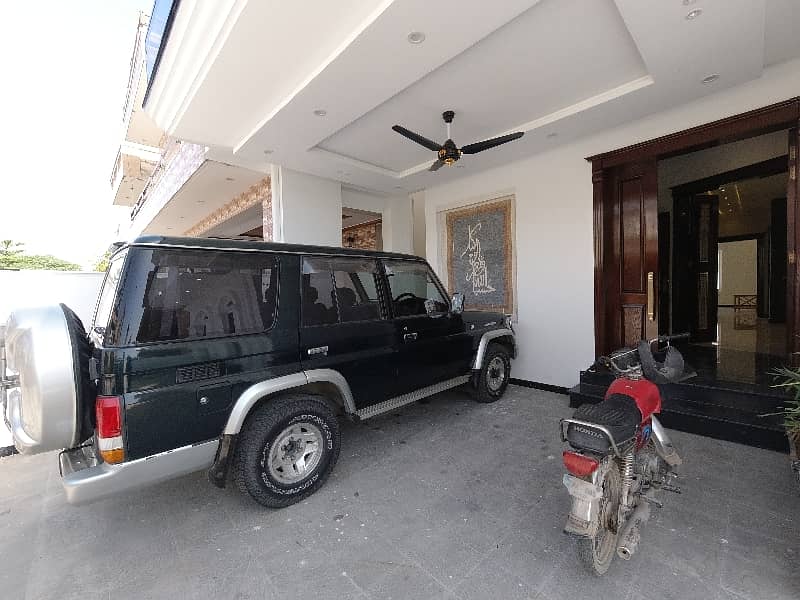 Unoccupied Good Location House Of 10 Marla Is Available For Sale In DHA Defence 5