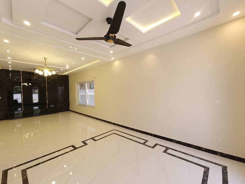 Unoccupied Good Location House Of 10 Marla Is Available For Sale In DHA Defence 7