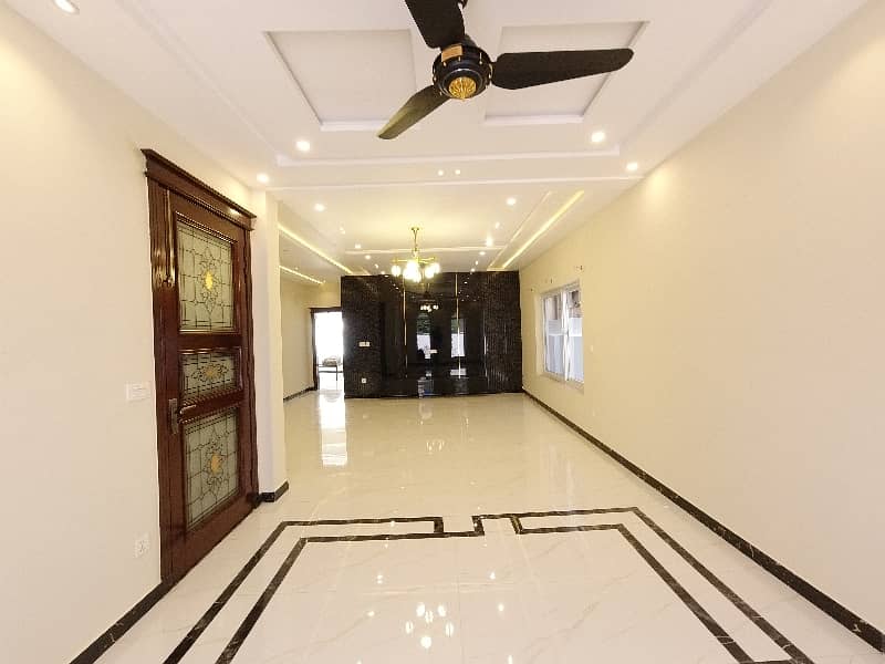 Unoccupied Good Location House Of 10 Marla Is Available For Sale In DHA Defence 8