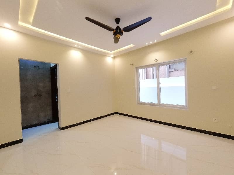 Unoccupied Good Location House Of 10 Marla Is Available For Sale In DHA Defence 15