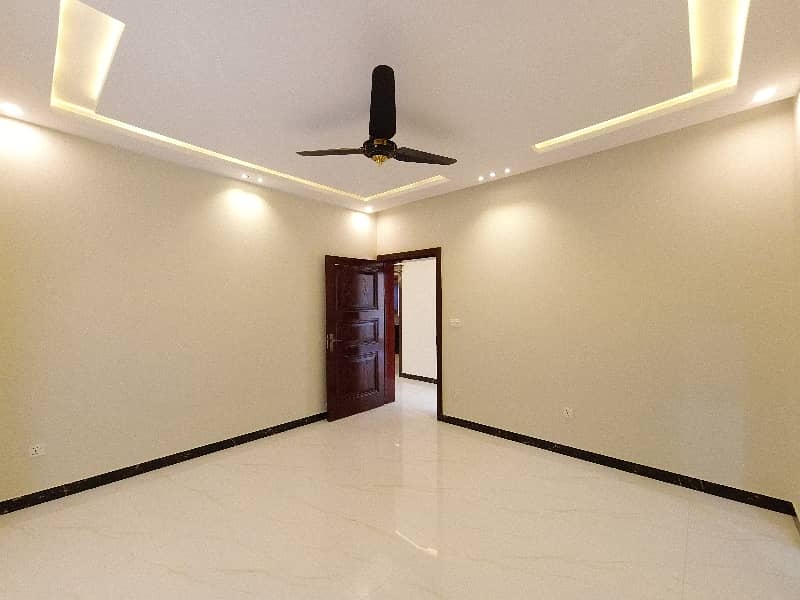 Unoccupied Good Location House Of 10 Marla Is Available For Sale In DHA Defence 16