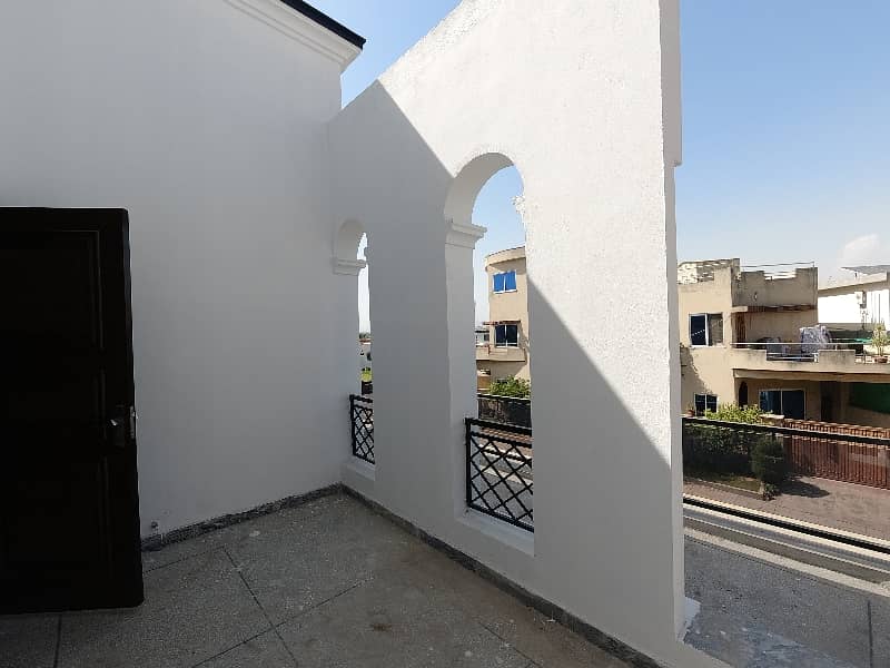 Unoccupied Good Location House Of 10 Marla Is Available For Sale In DHA Defence 20