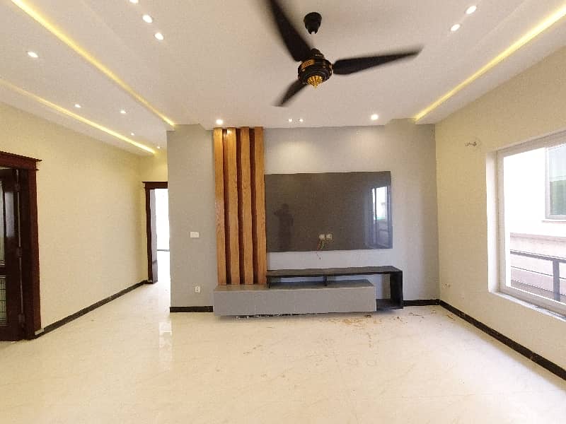 Unoccupied Good Location House Of 10 Marla Is Available For Sale In DHA Defence 28