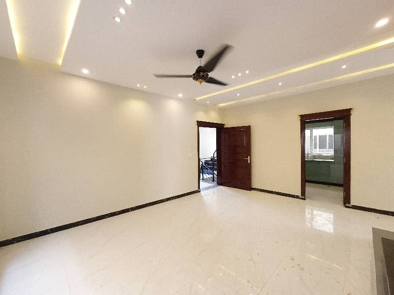 Unoccupied Good Location House Of 10 Marla Is Available For Sale In DHA Defence 29