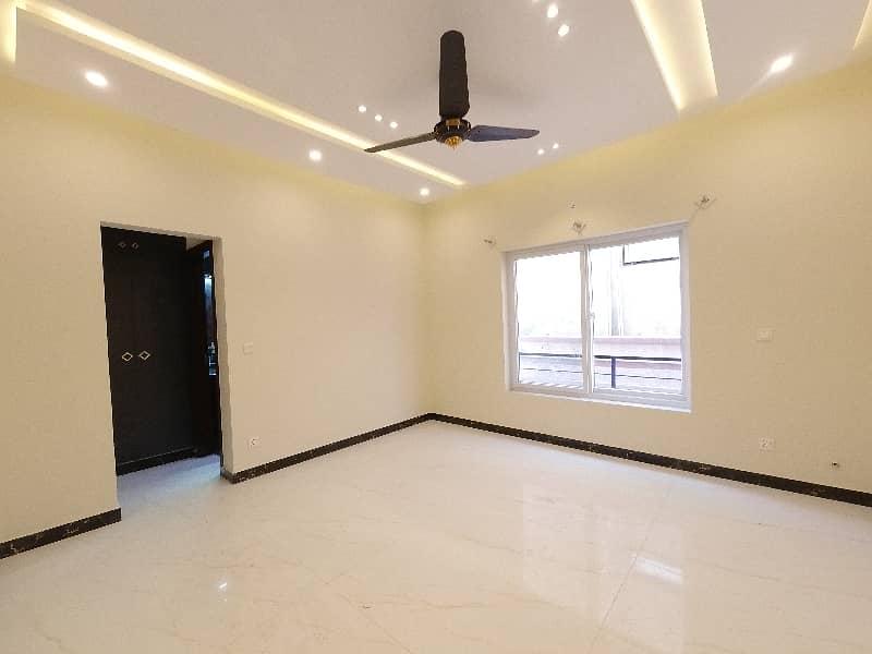 Unoccupied Good Location House Of 10 Marla Is Available For Sale In DHA Defence 32