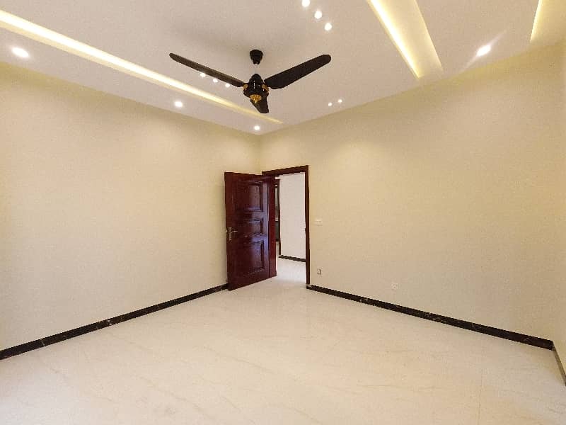 Unoccupied Good Location House Of 10 Marla Is Available For Sale In DHA Defence 33