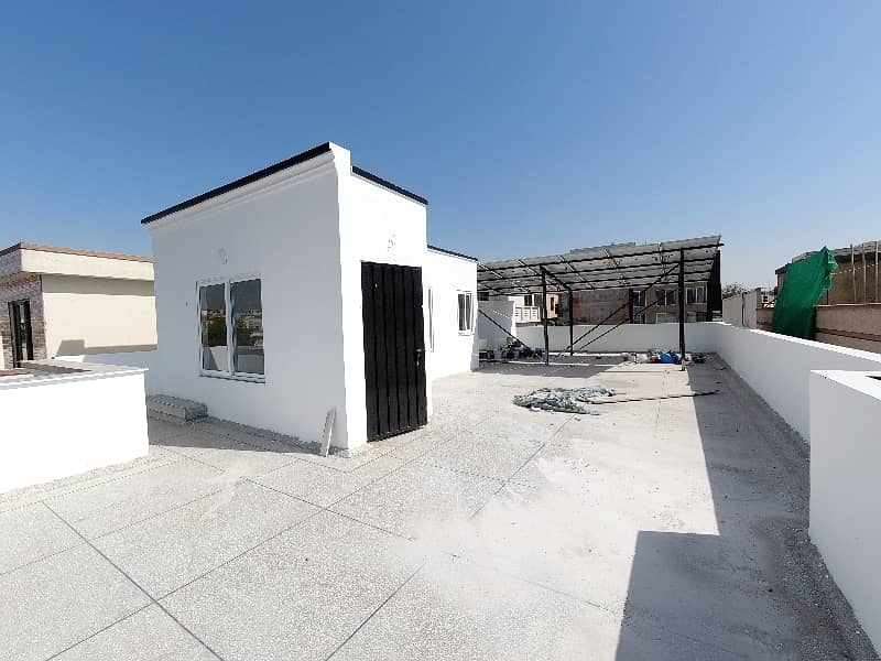 Unoccupied Good Location House Of 10 Marla Is Available For Sale In DHA Defence 45