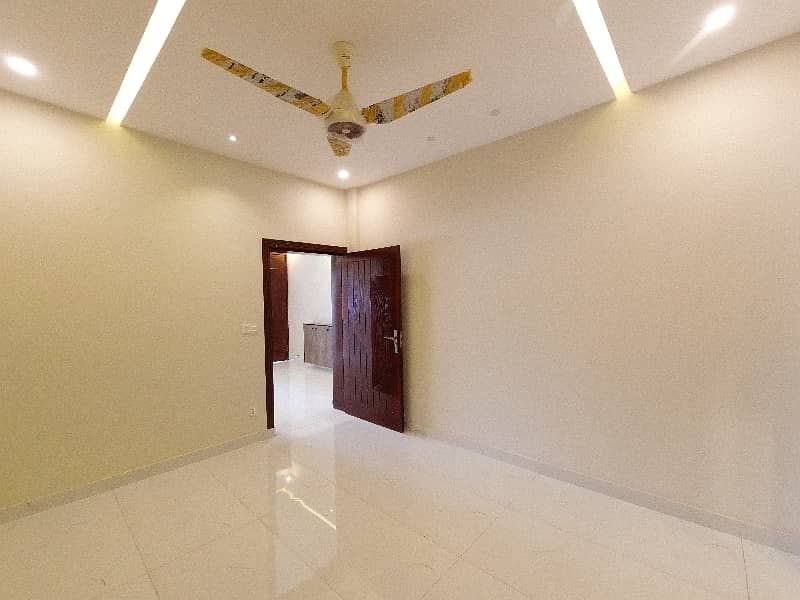 On Excellent Location 5 Marla House In Central DHA Phase 2 - Sector J For sale 12